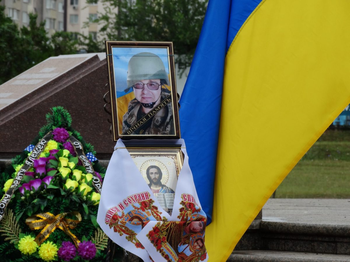 У Южненській громаді попрощалися із захисником України Олексієм Мальченком
