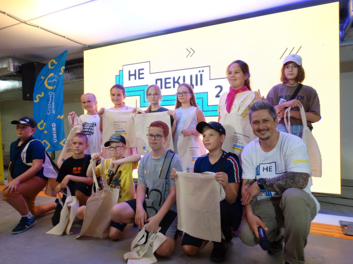 Телеведучий Олександр Педан провів для южненських школярів “НеЛекцію” про безпеку під час війни