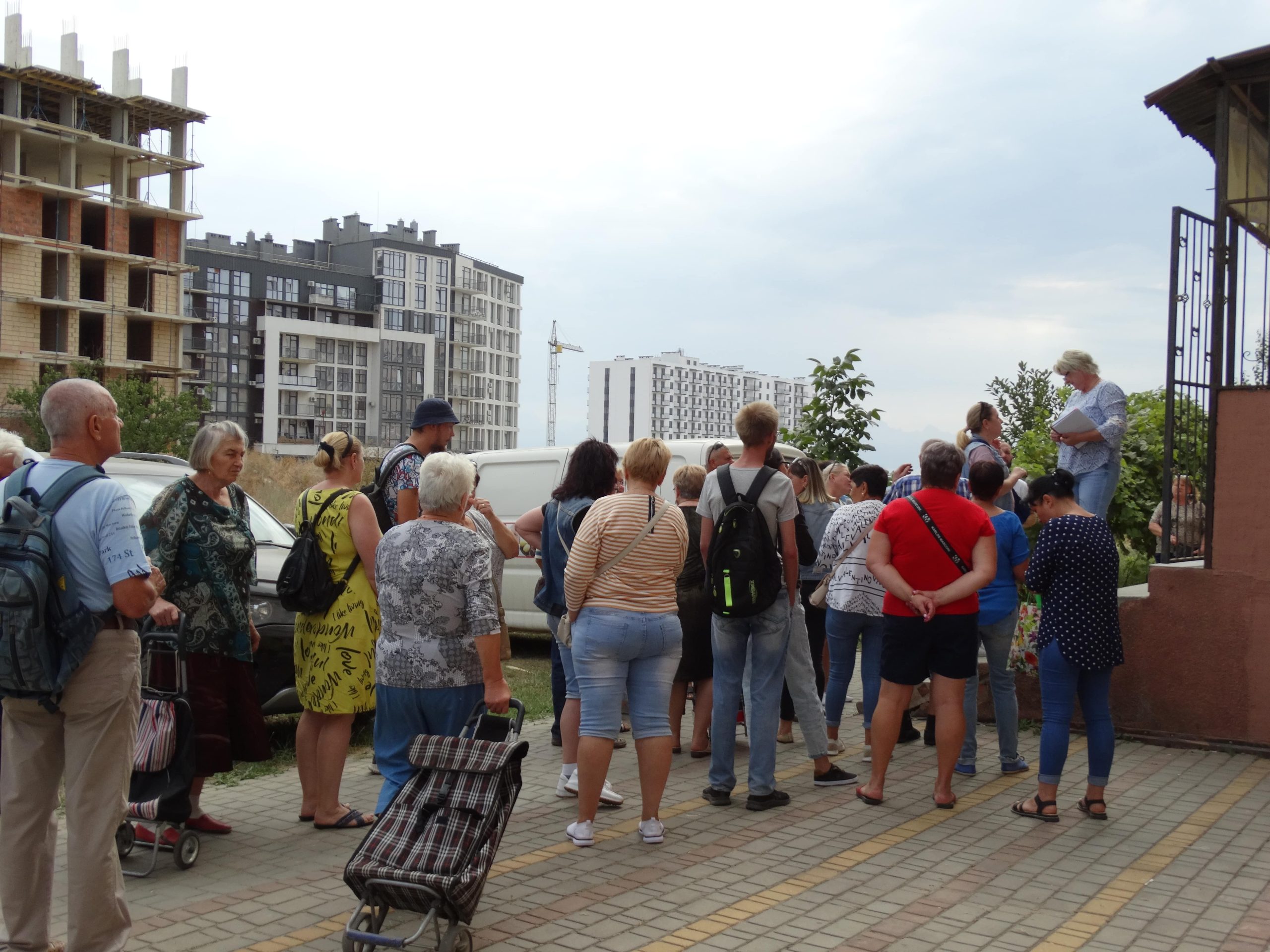 Допомога сімʼям військовослужбовців: южненські волонтери видають нову партію продуктових наборів