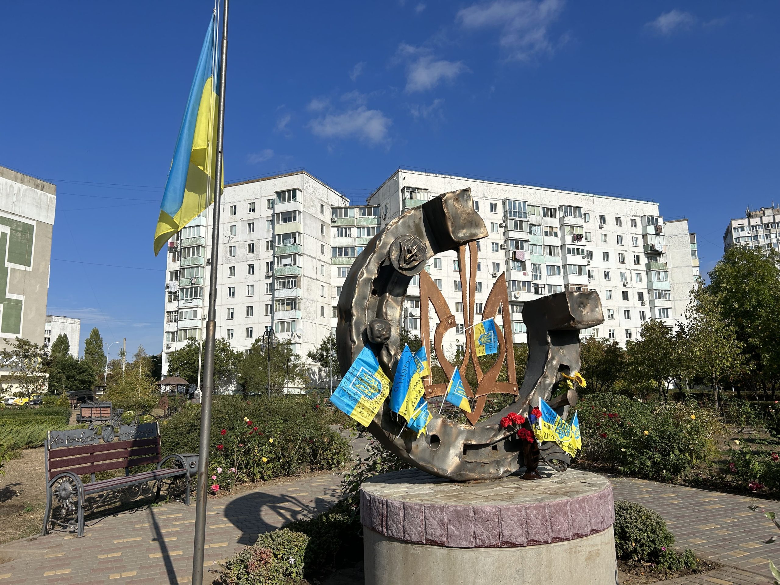 В Южному родичі загиблих Героїв привертають увагу міської влади до необхідності створення місця вшанування Захисників