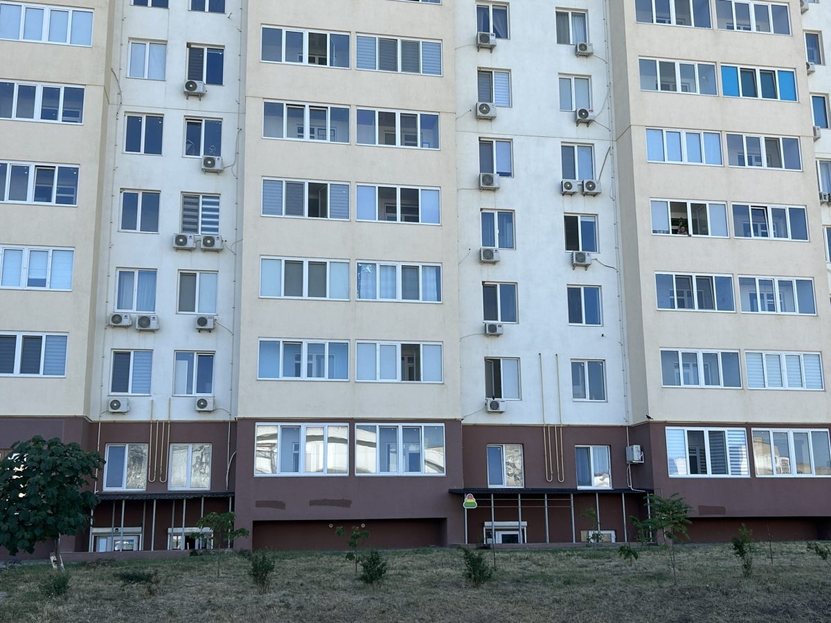 Мешканці южненської багатоповерхівки звертаються до Верховного суду, щоб зупинити комерційне будівництво сусідів