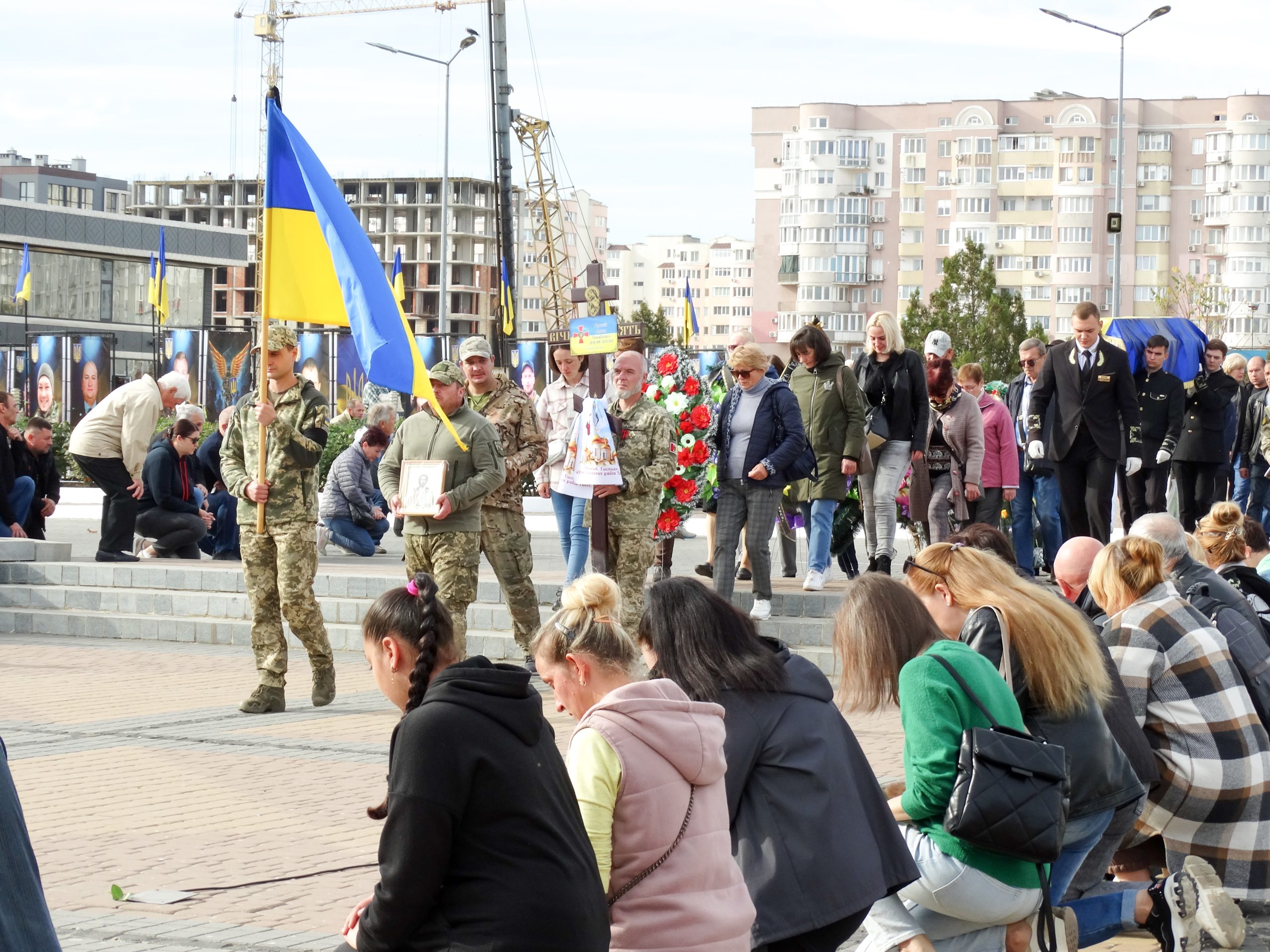 Южненці провели в останню путь загиблого героя