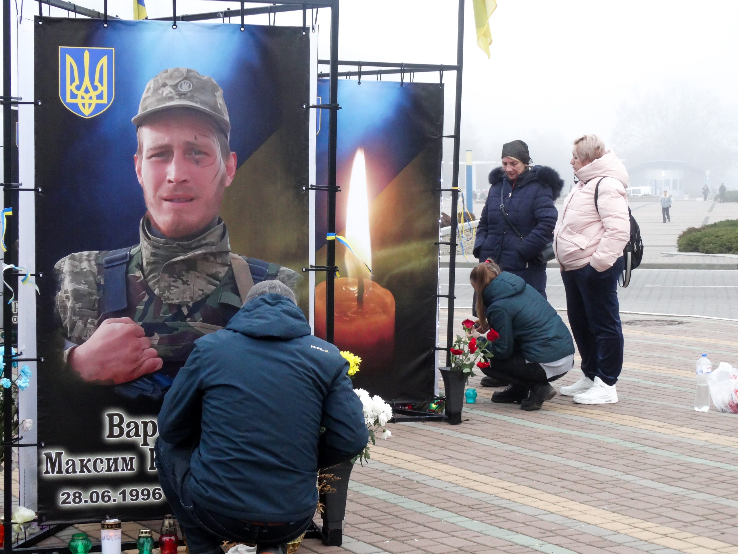 Нові обличчя Еспланади: волонтери встановили світлину Захисника Віталія Горбачьова