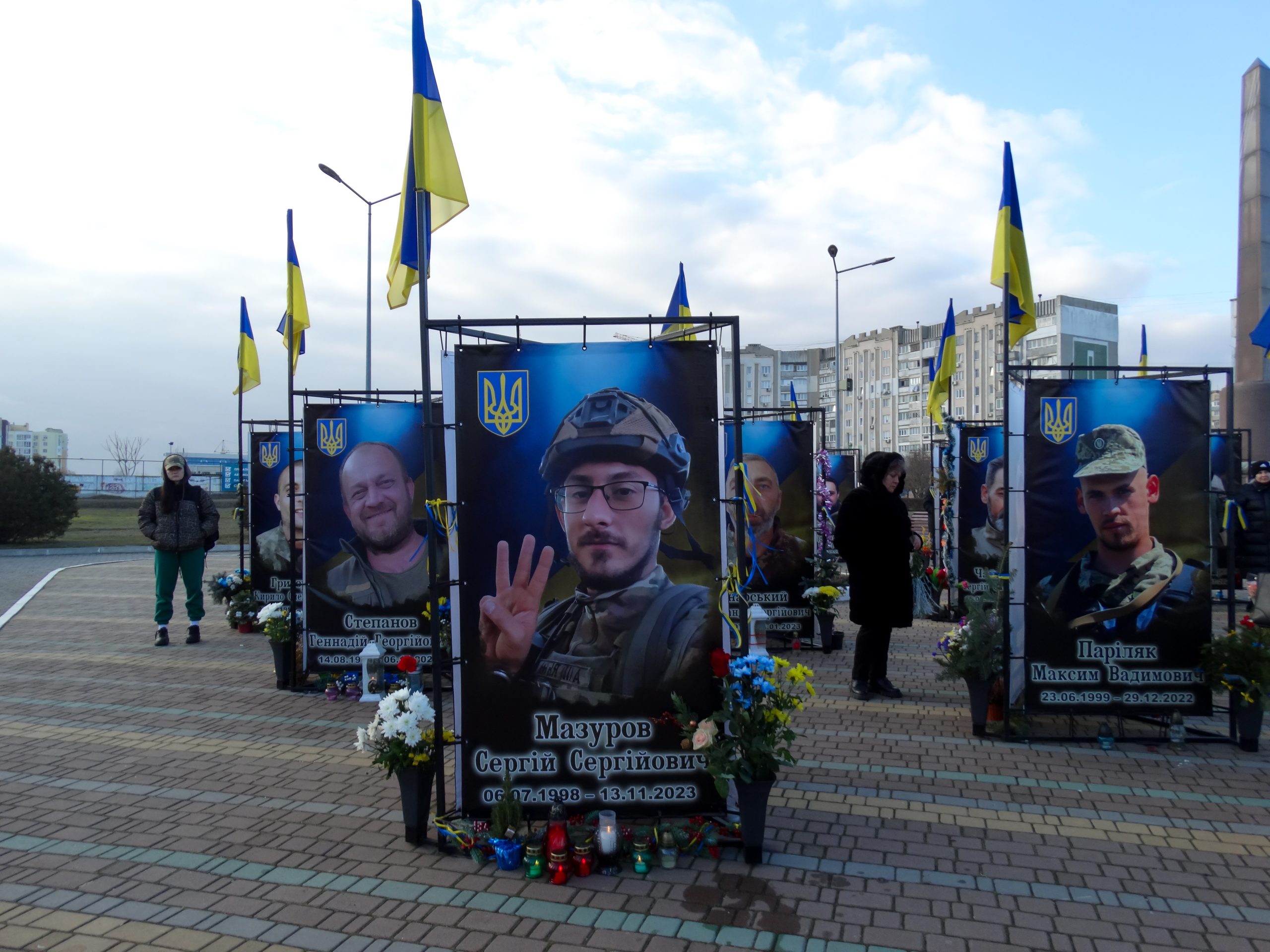 Нові обличчя Еспланади: Южненці вшанували памʼять Героїв у День Соборності України