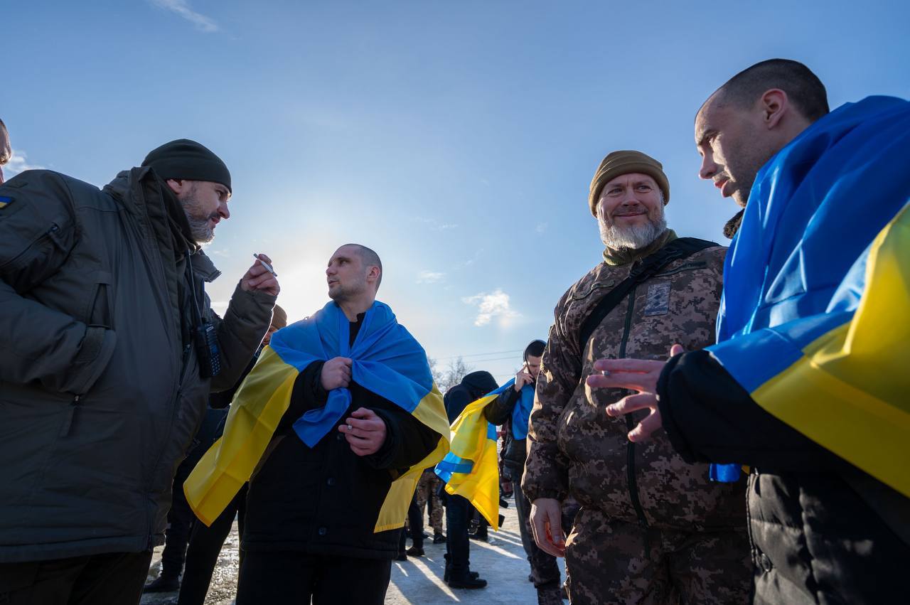 “Наші – вдома”: відбувся великий обмін полоненими