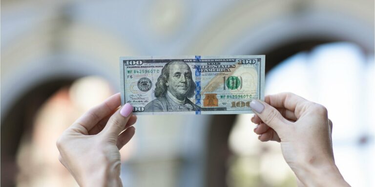 Мешканець Южного намагався підкупити патрульних за 100 доларів