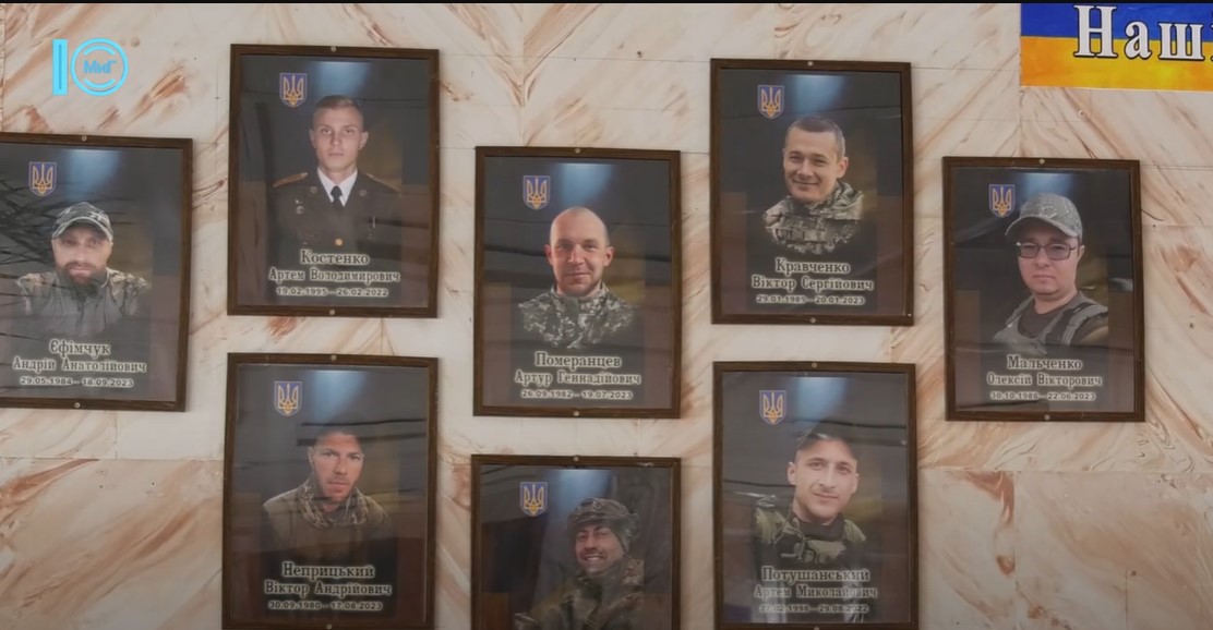 В южненському ліцеї відкрили меморіальну дошку на честь загиблих випускників