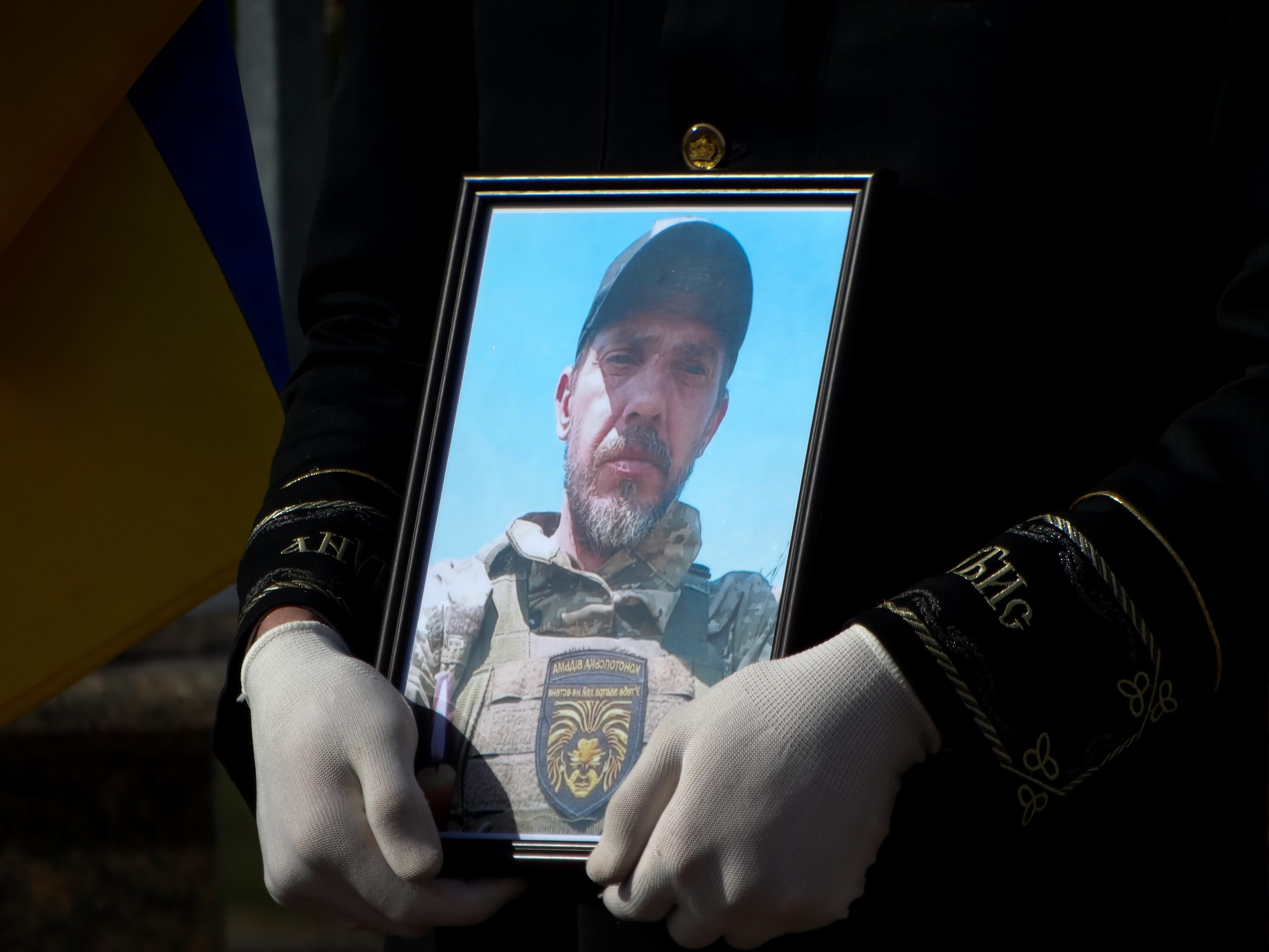 Южненська громада провела в останню путь Захисника Анатолія Пашали