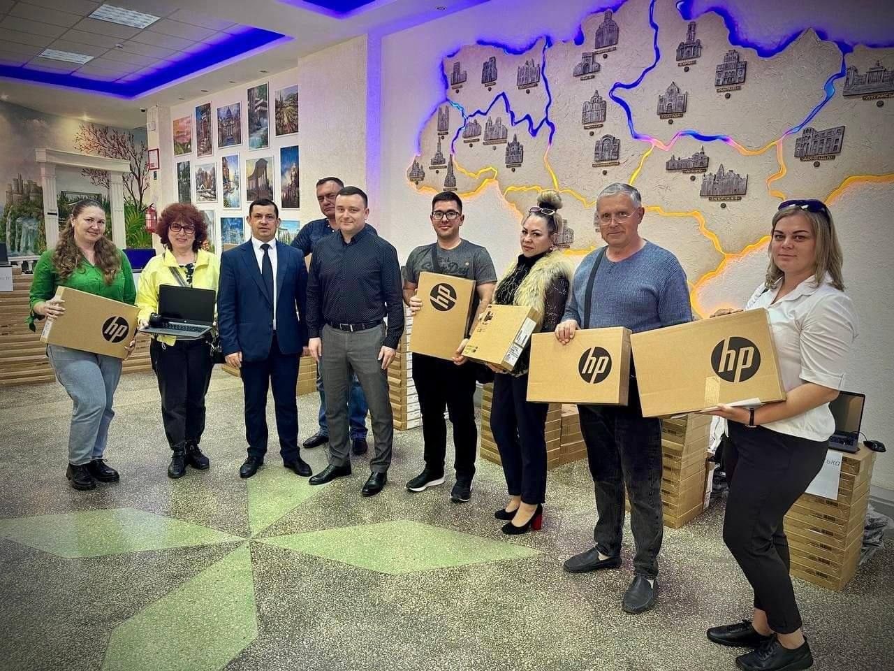 Южненська громада отримала від ЮНІСЕФ 140 ноутбуків для дітей вразливих категорій
