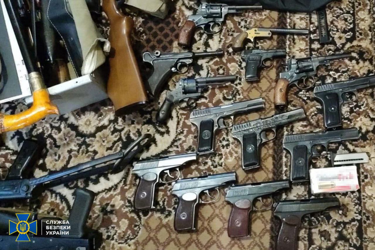 СБУ затримала банду торговців зброєю, деякі з них переховувалися на Одещині