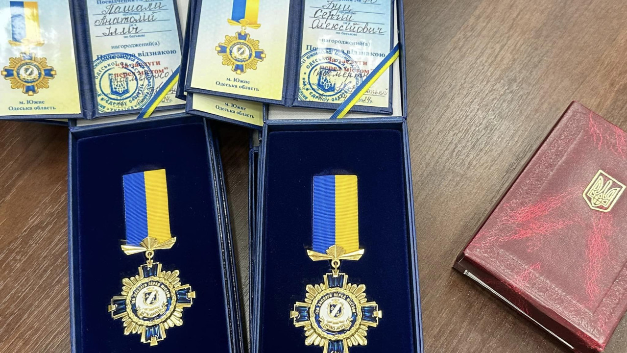В мерії Южного нагородили посмертно військових-земляків