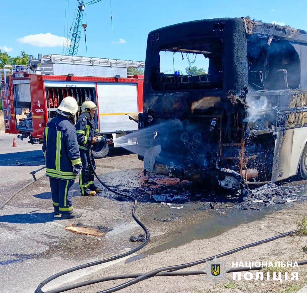 На трасі Одеса-Южне під час руху загорівся пасажирський автобус