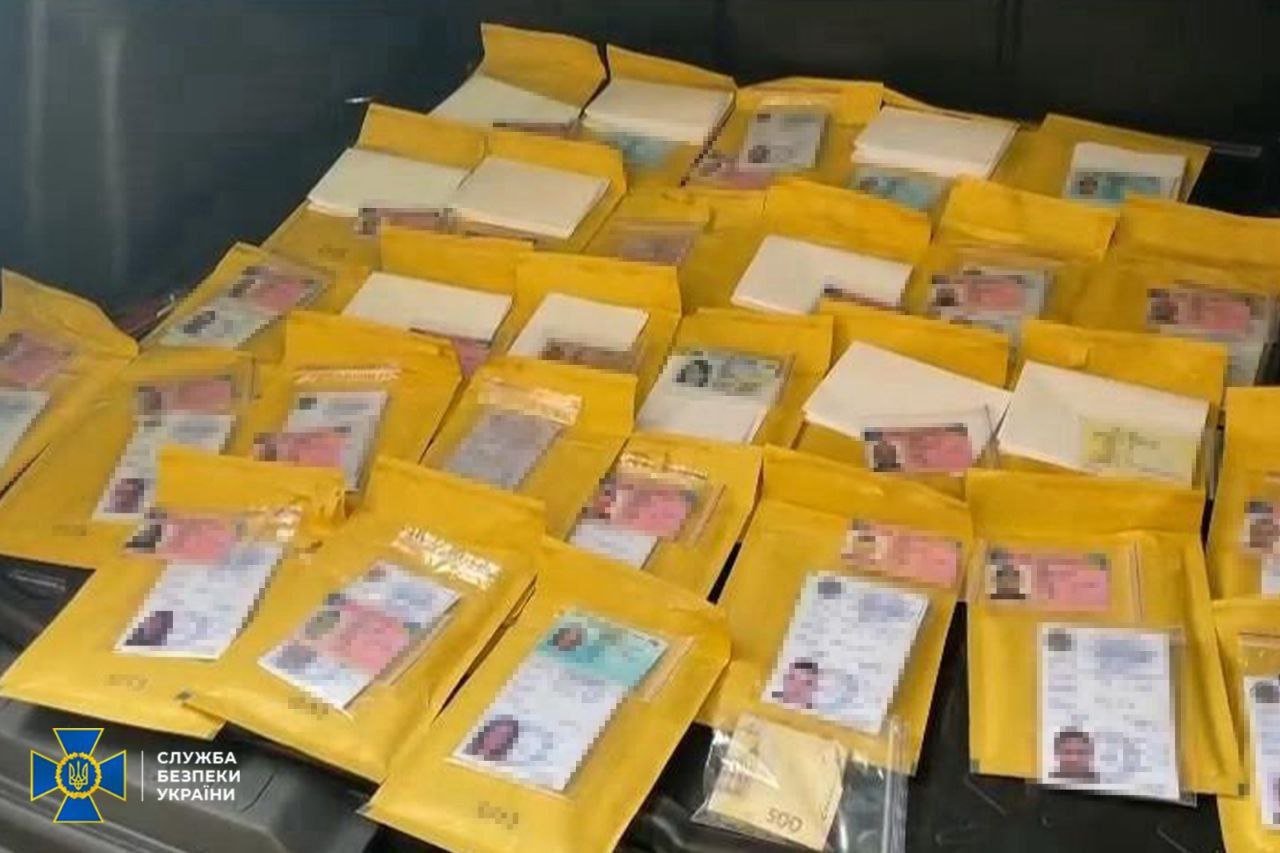 Готували підпали ТЦ, аптек та ринків у Европі: українські правоохоронці викрили агентурну групу фсб