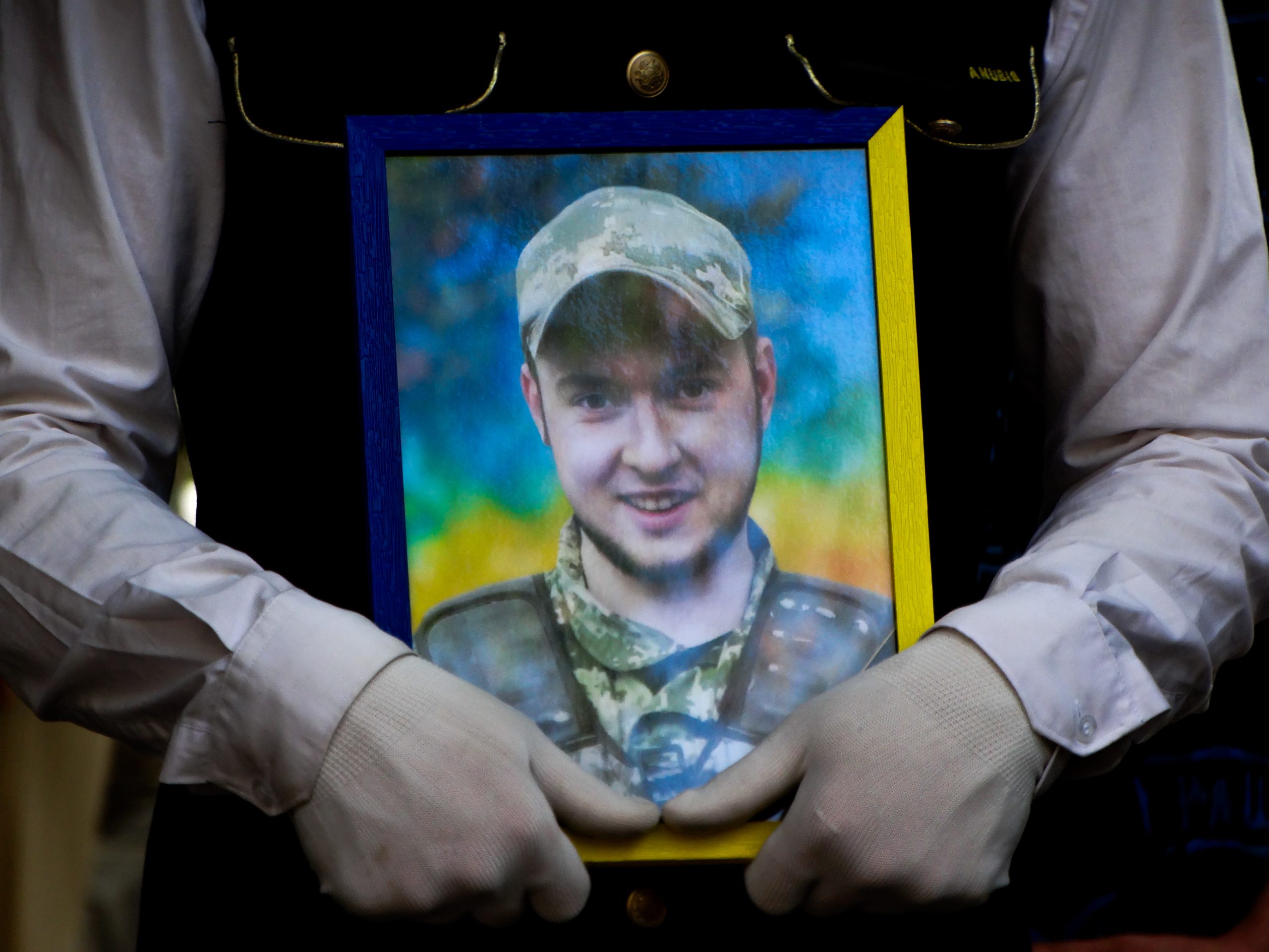 У Южному провели в останню путь військовослужбовця Дмитра Стружевського