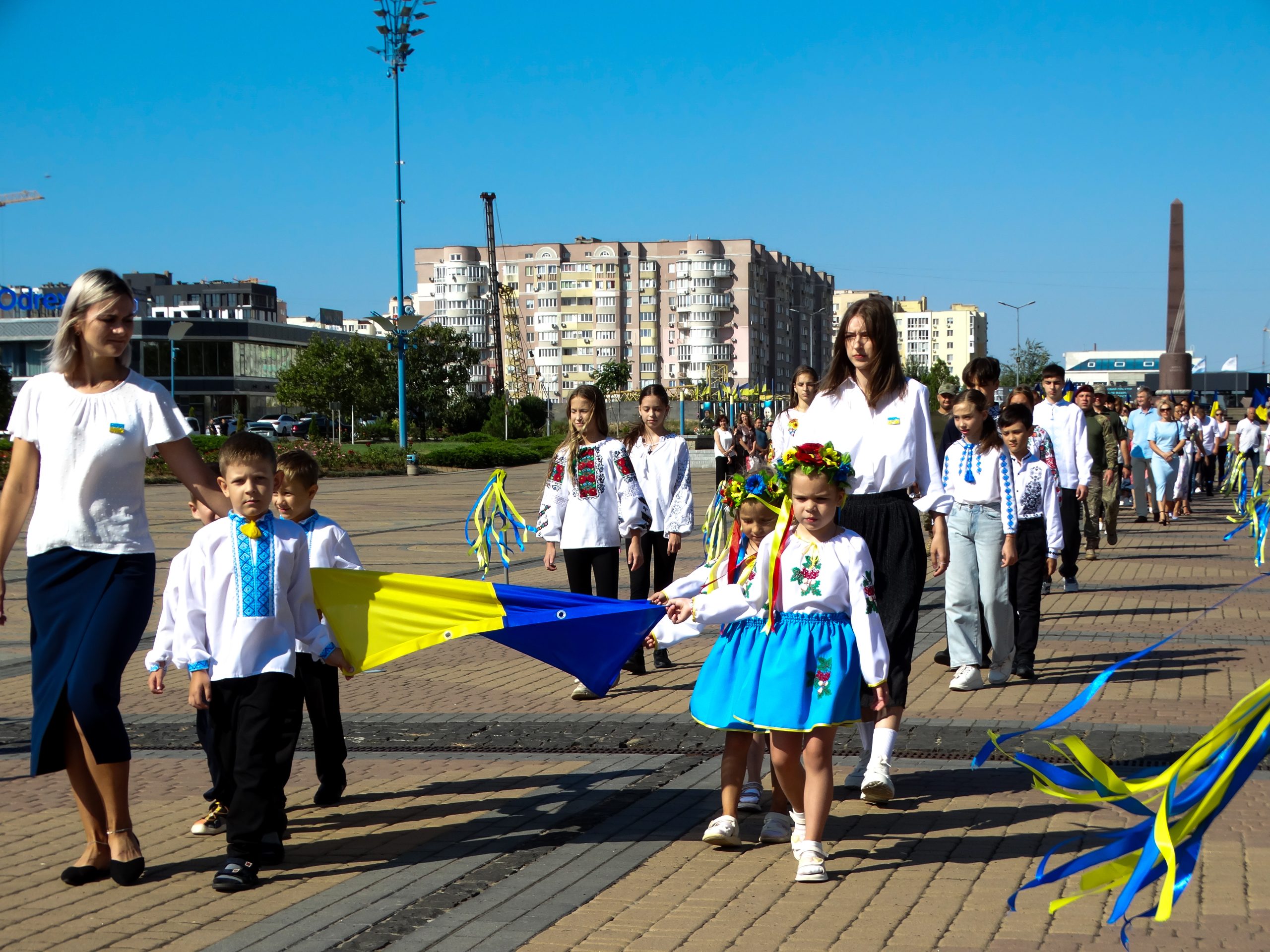 У Южному відзначили День Державного прапору України урочистою ходою та нагородженням