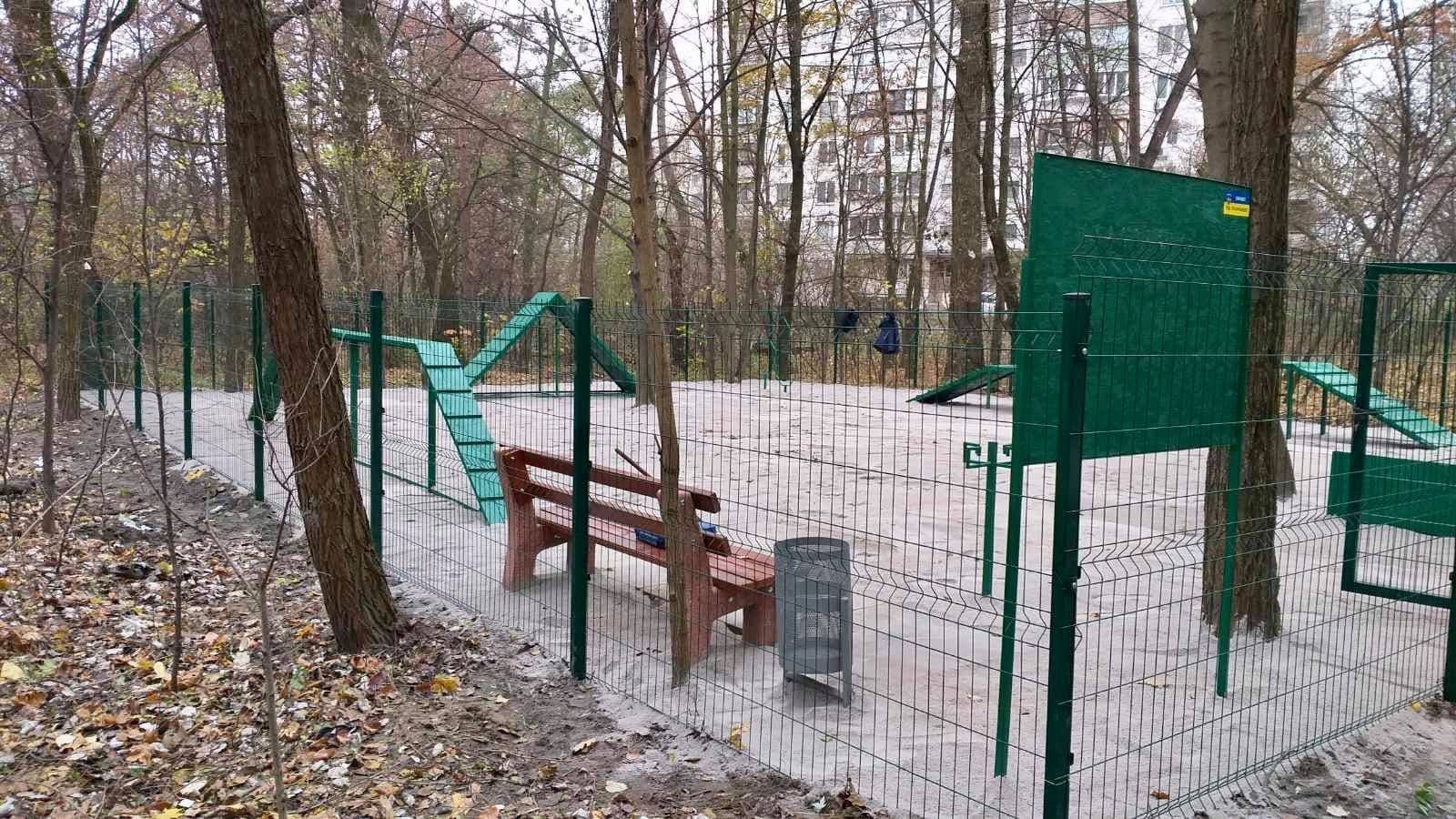 У Южному немає майданчиків для вигулу собак, бо всі вільні землі роздані?