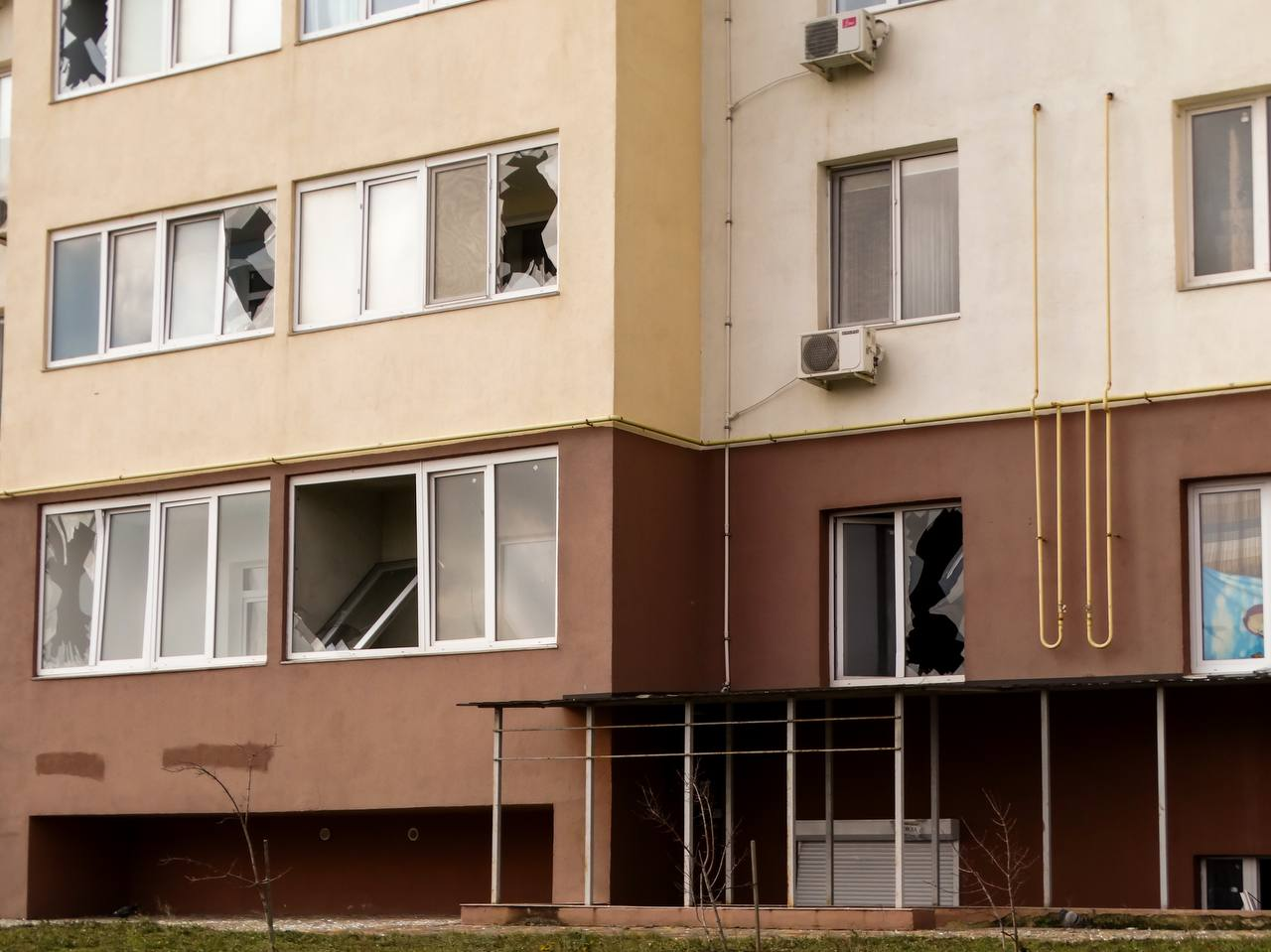 У Південному обстежують квартири, що постраждали від ракетного удару
