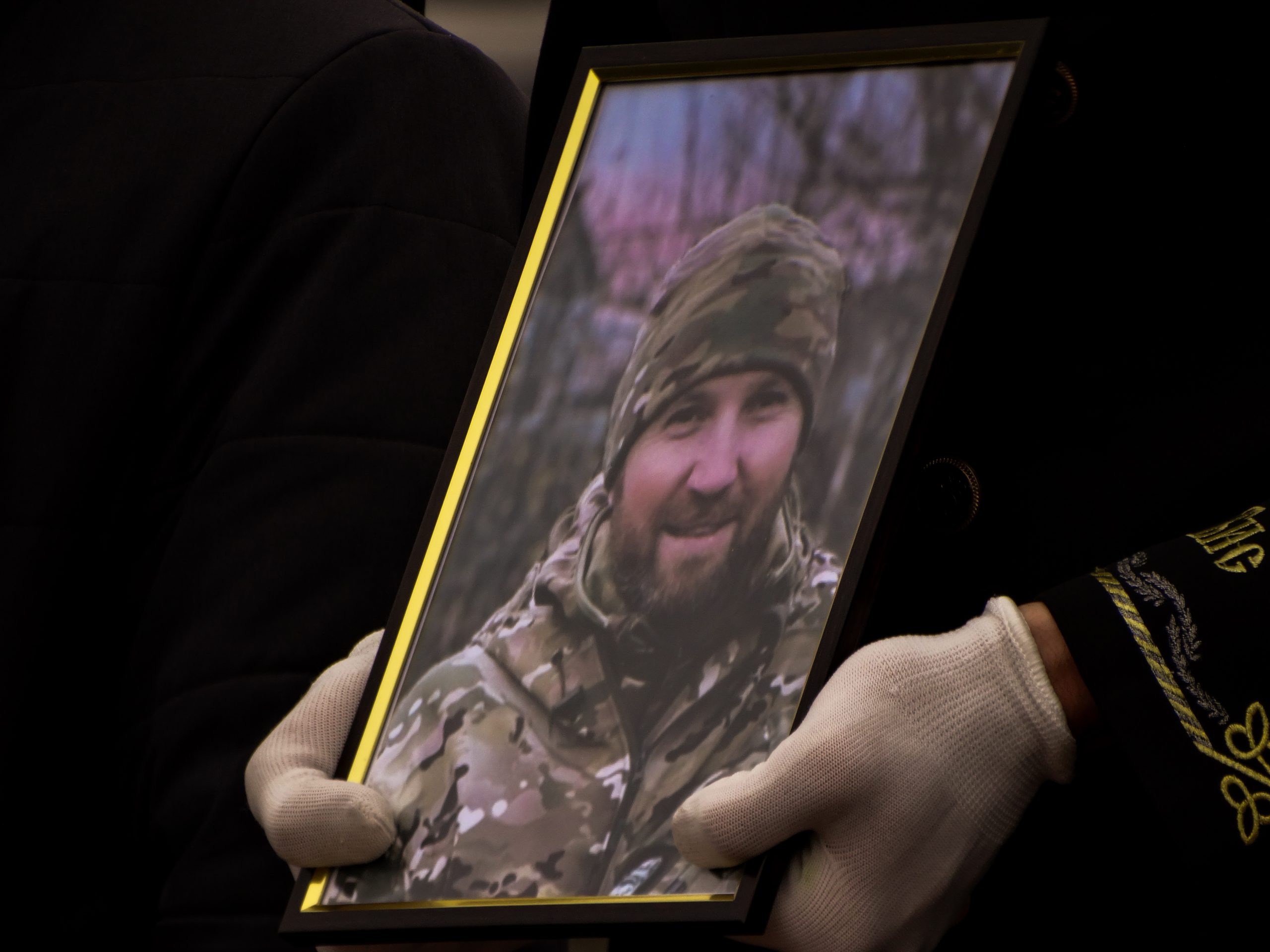 «Ти завжди будеш у моєму серці». У Південному попрощалися із військовослужбовцем Сергієм КАЯФА