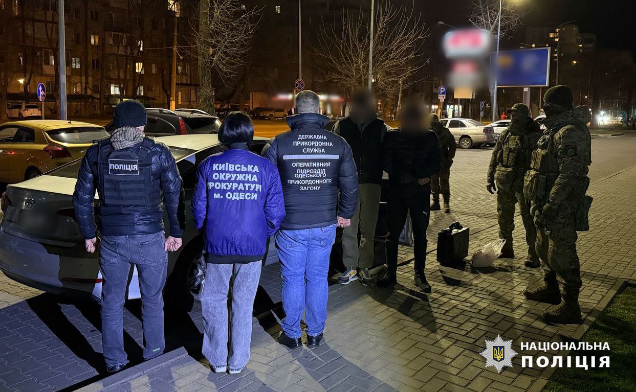 12 тисяч доларів за виїзд з України: на Одещині затримали організаторів нелегального трафіку