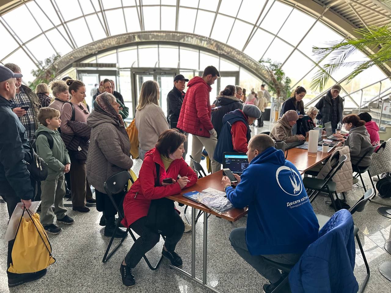 В Південному благодійники надали допомогу постраждалим від російських обстрілів