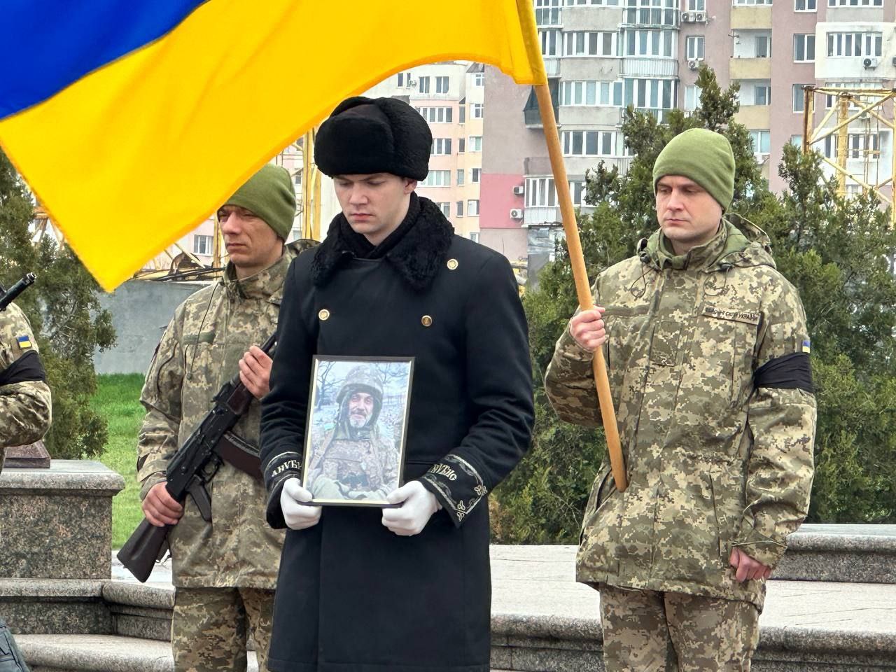 В Південному провели в останню путь захисника Дмитра ЯРЕМЧУКА