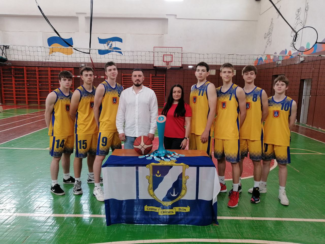 Киянам — Франція, а південнівцям… грамоти і одеський пляж: як влада міста нагородила дітей, що перемогли у всеукраїнських змаганнях