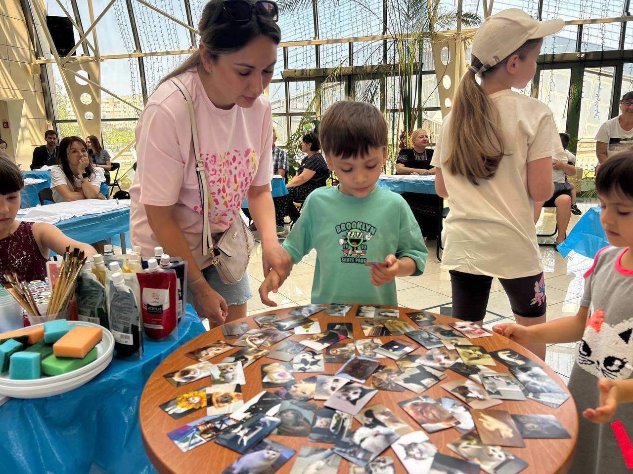 У Південному провели арттерапевтичний захід для дітей з інвалідністю та їхніх батьків