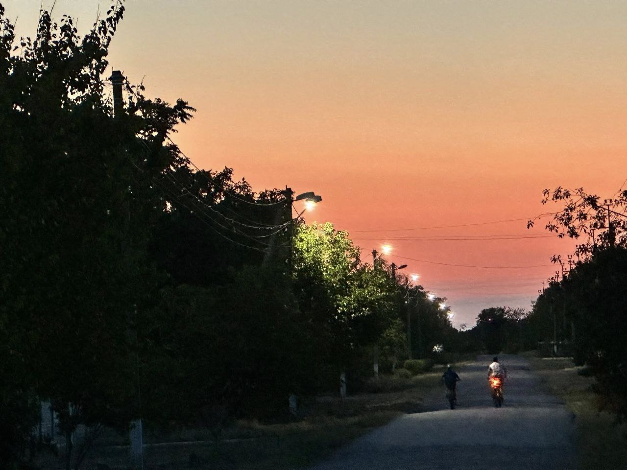 В Сичавці нарешті завершили монтаж вуличного освітлення на вулиці Сергія Сузанського