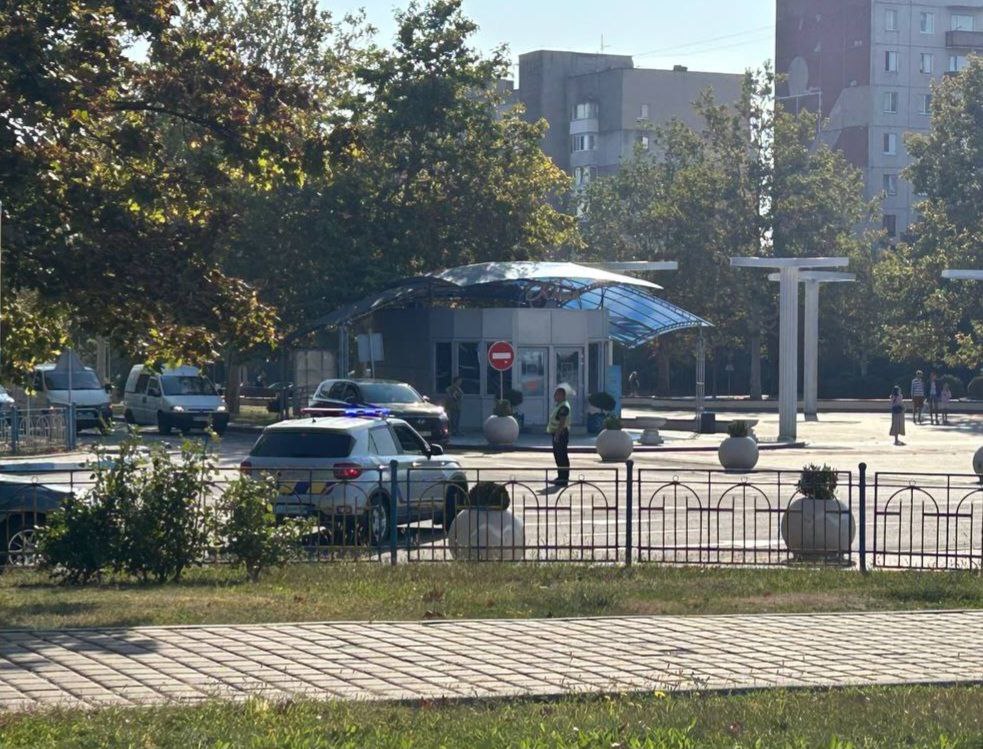 У Південному почали зупиняти транспорт під час хвилини мовчання