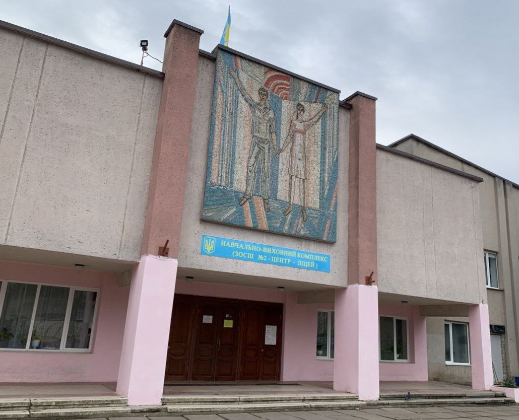 У розпал навчального року в ліцеї №2 Південного вирішили відремонтувати укриття майже за 50 млн гривень