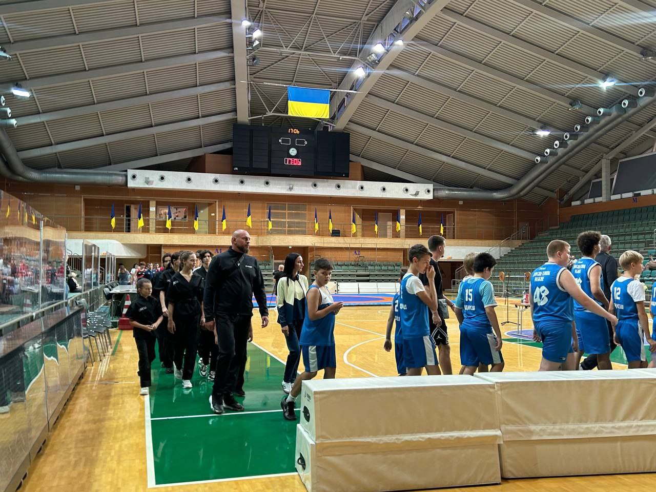 Парад спортивних клубів та показові виступи: в Південному відзначили День фізичної культури і спорту