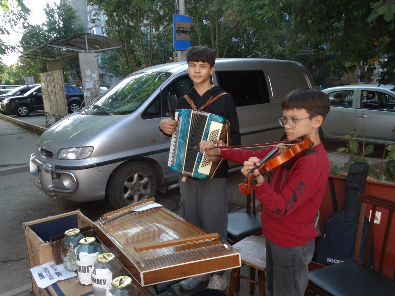 Музика заради перемоги: брати з Південного зібрали понад 700 тисяч гривень для ЗСУ