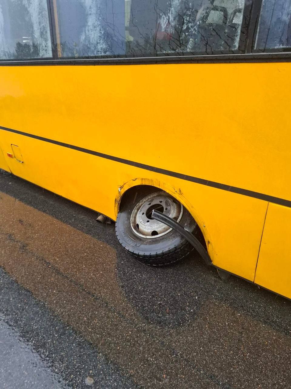 У маршрутки, що з’єднує Південне з Одесою, на ходу відлетіло колесо