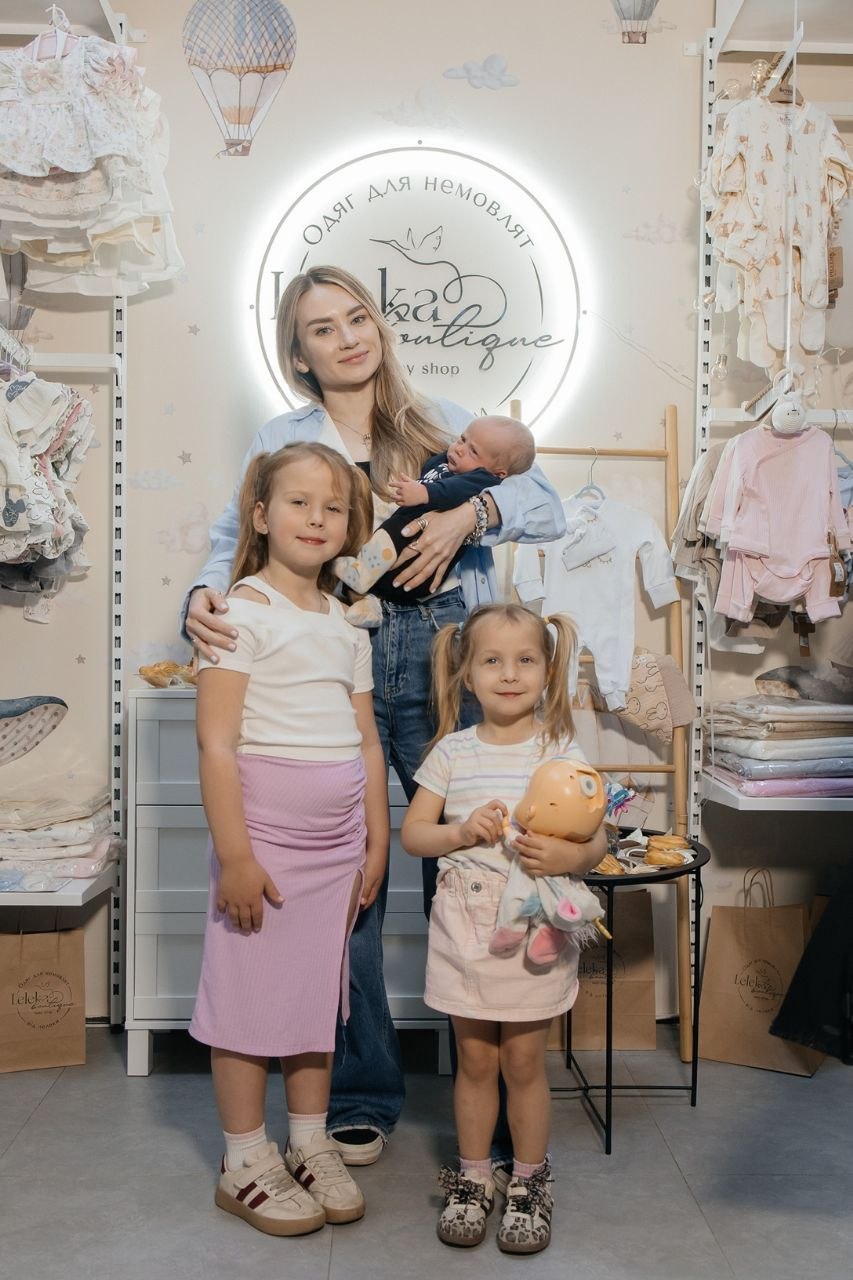 Простір для перших днів життя: як у Південному працює магазин для малюків під час війни