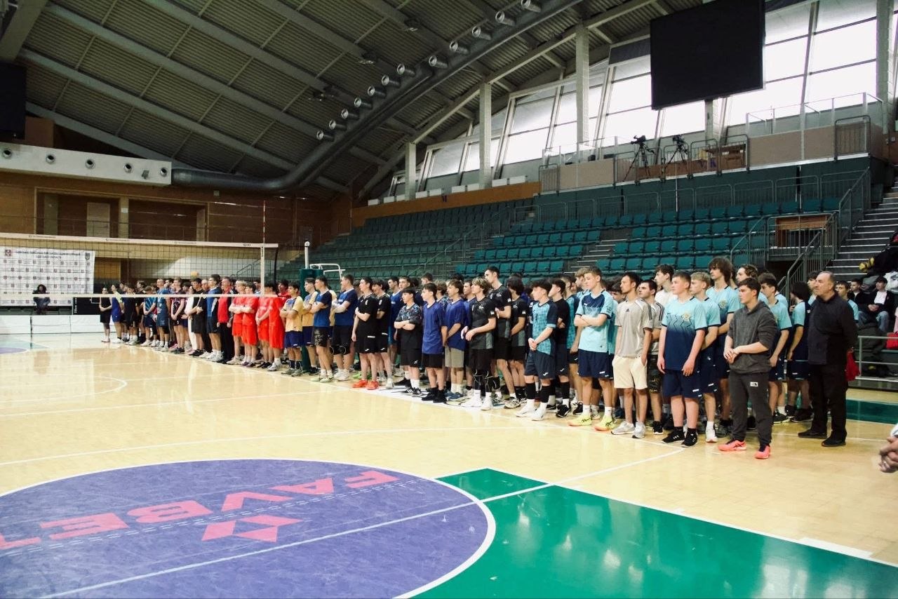 Учні південнівського Ліцею зайняли перше місце в фіналі районних змагань з волейболу «Пліч-о-пліч»