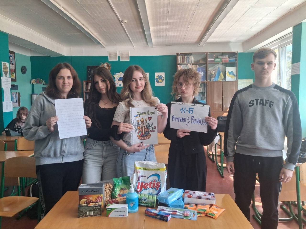 Учні південнівського Ліцею передали захисникам кошики до Великодня