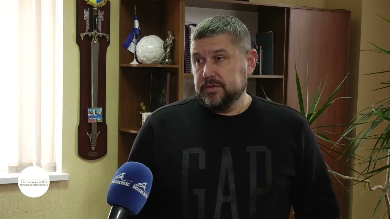 Дві нові автівки у дружини, більше готівки та орендована квартира в Південному: як змінилися за рік статки секретаря міськради Чугунникова