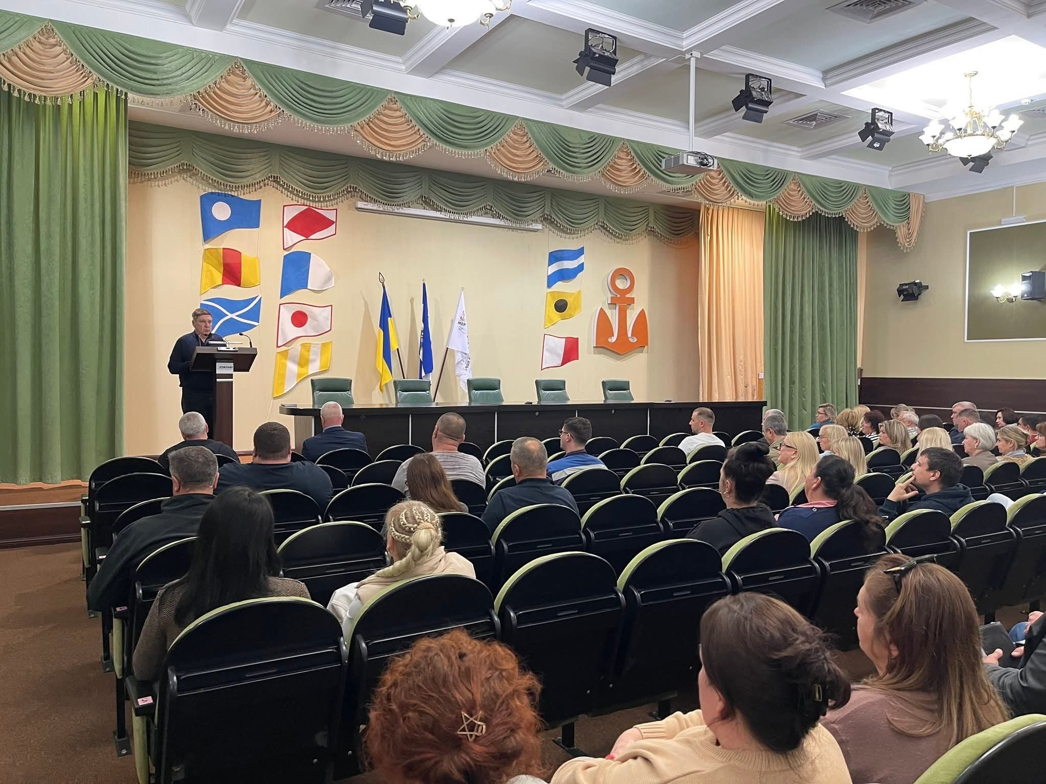 В порту Південний обговорили зміну статусу підприємства