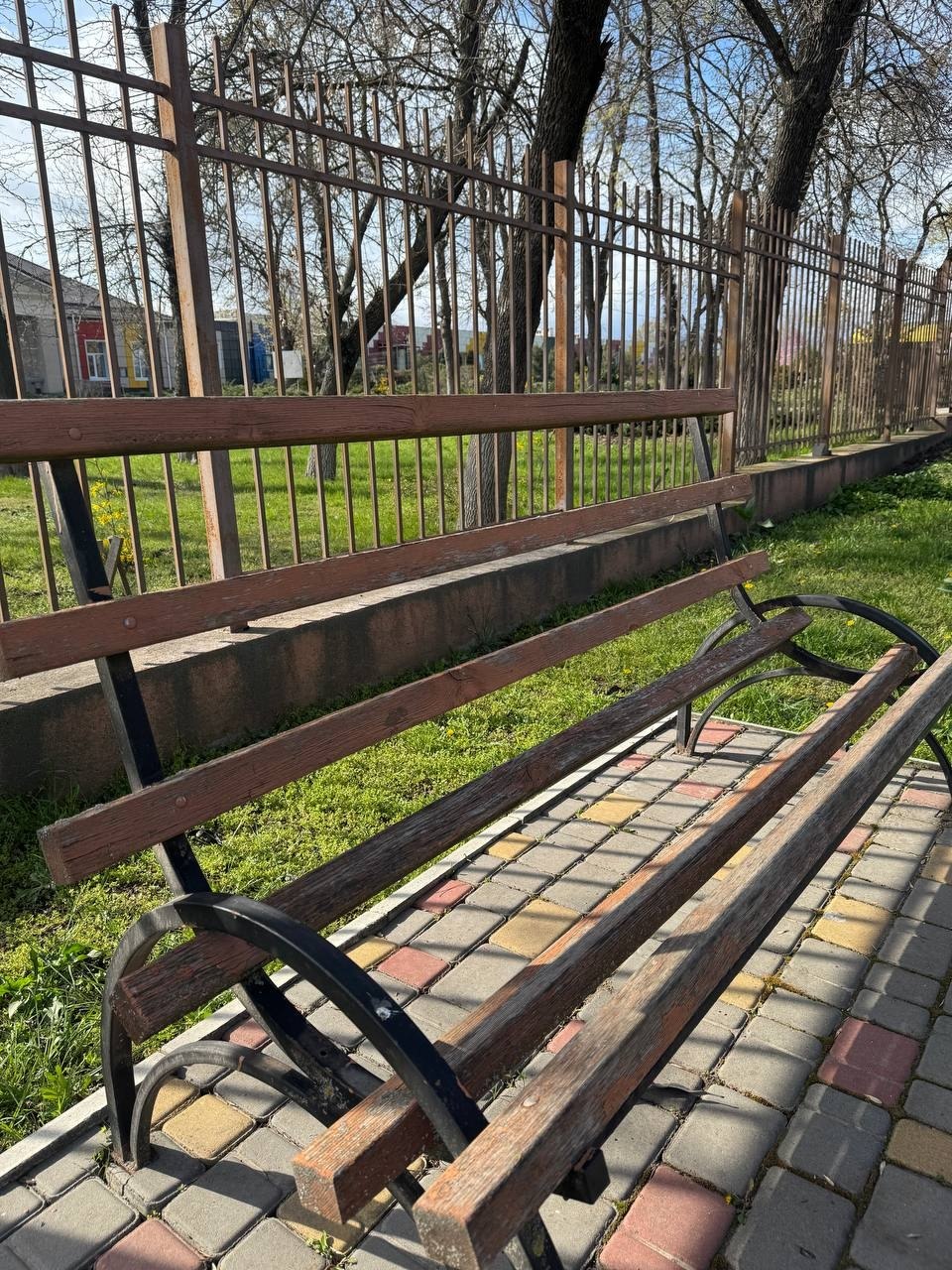 Занедбаність вулиць, брудні майданчики та закинутий сільський клуб: чому влада не бачить проблем у Нових Білярах