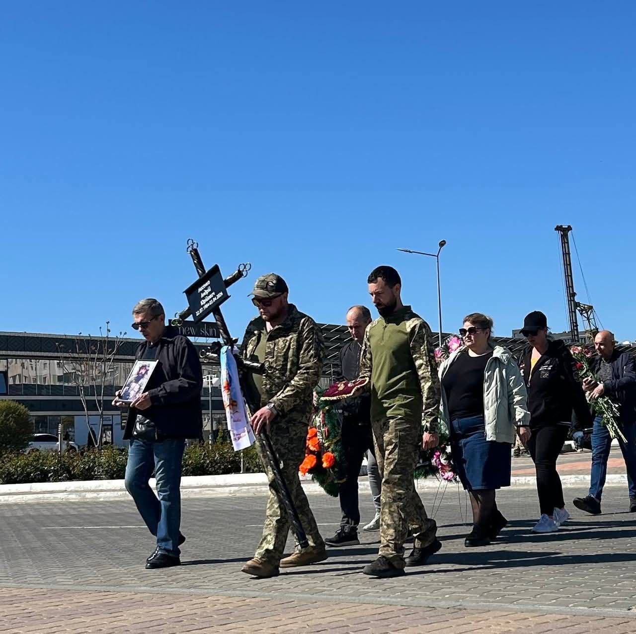 У Південному провели в останню путь захисника України