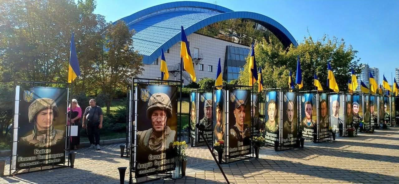 На Еспланаді пам’яті в Південному відкриють 13 нових світлин захисників