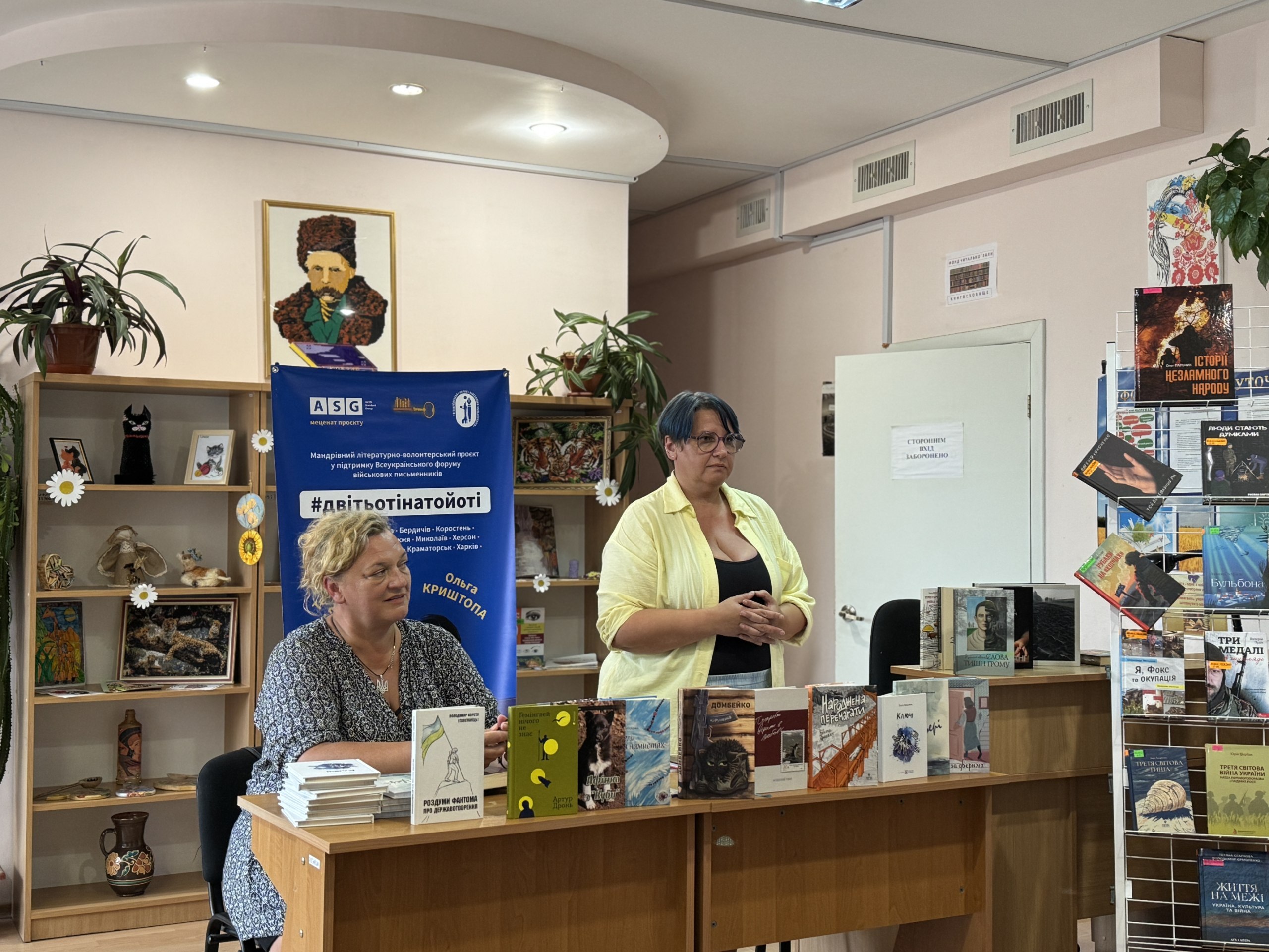 Від фронту до книжкових полиць: у Південному презентували проєкт «Дві тьоті на тойоті»